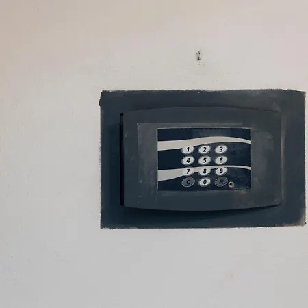 Indipendente Bratto - Con Posto Auto E Wifi 펜션 *
